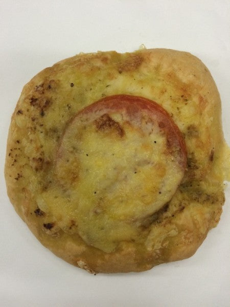 cheese tomato and pesto roll