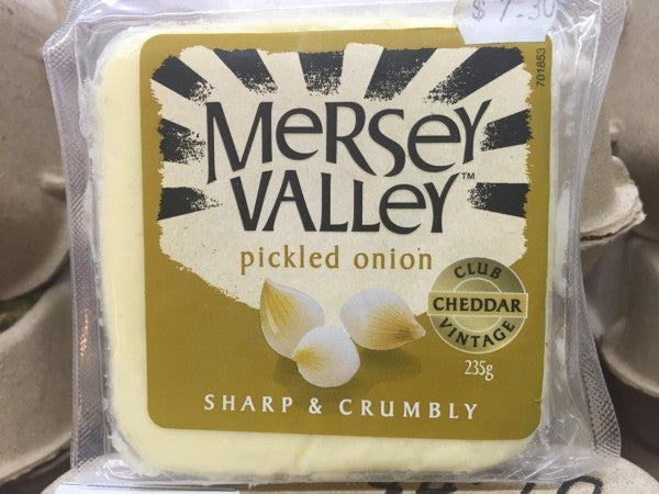 Pickled Onion Sharp & Crumbly Club Vintage Cheddar Cheese